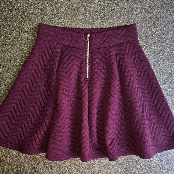NWT H&M chevron flared mini skirt in XS - Picture 6 of 9